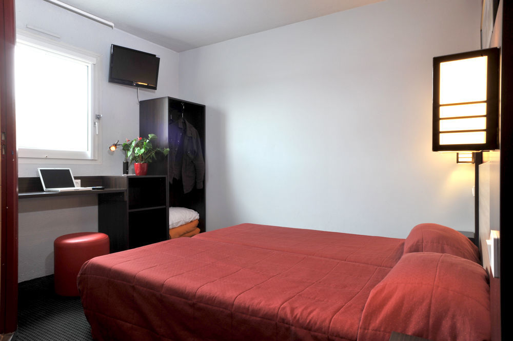 Brit Hotel Saint-Quentin Fayet  Exterior photo